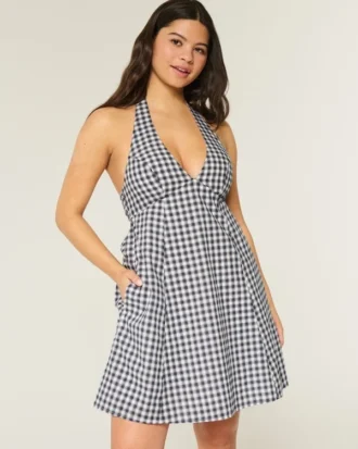 Minivestido halter con espalda abierta