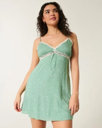 Minivestido lencero con detalles de encaje