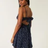 Minivestido lencero con detalles de encaje