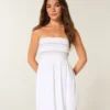 Minivestido sin tirantes con fruncidos