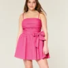 Minivestido sin tirantes con lazo