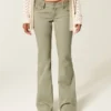 Pantalones acampanados con cintura bordada y talle ultra bajo