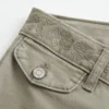 Pantalones acampanados con cintura bordada y talle ultra bajo