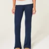Pantalones acampanados con cintura cruzada de punto Always Cozy Pantalones acampanados con cintura cruzada de punto Always Cozy