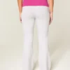 Pantalones acampanados con cintura cruzada y estampado de hibiscos
