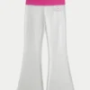 Pantalones acampanados con cintura cruzada y estampado de hibiscos