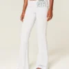 Pantalones acampanados con cintura cruzada y estampado numérico