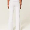 Pantalones acampanados con cintura cruzada y estampado numérico