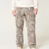 Pantalones carpinteros holgados de camuflaje