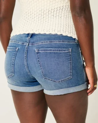 Pantalones cortos vaqueros curvilíneos de talle bajo y lavado medio