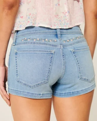 Pantalones cortos vaqueros de talle bajo, lavado claro y bordados florales