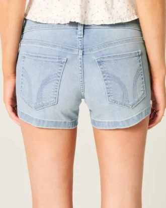 Pantalones cortos vaqueros de talle bajo y lavado claro