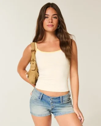 Pantalones cortos vaqueros de talle ultra bajo y lavado medio