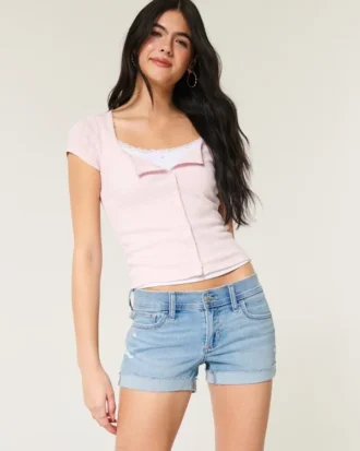 Pantalones cortos vaqueros desgastados de talle bajo y lavado claro