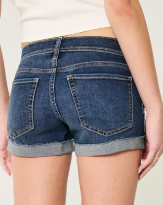 Pantalones cortos vaqueros desgastados de talle bajo y lavado oscuro