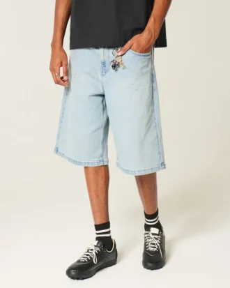 Pantalones cortos vaqueros superanchos con adornos y lavado claro