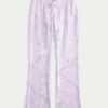 Pantalones de chándal acampanados con estampado de camuflaje Pantalones de chándal acampanados con estampado de camuflaje
