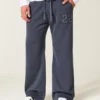 Pantalones de chándal bootcut con gráfico numérico