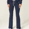 Pantalones de chándal bootcut con gráfico numérico