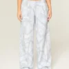 Pantalones de chándal holgados con estampado de camuflaje azul