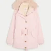 Parka con forro de piel sintética