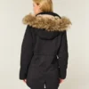 Parka con forro de piel sintética
