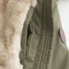 Parka con forro de piel sintética