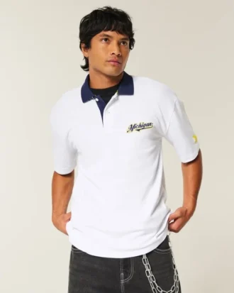 Polo con gráfico de los Wolverines de la Universidad de Michigan
