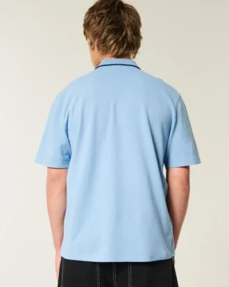Polo con logotipo relajado