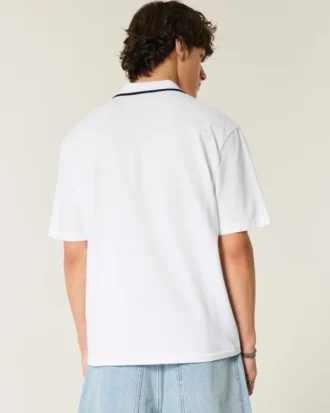 Polo con logotipo relajado