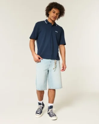 Polo con logotipo relajado