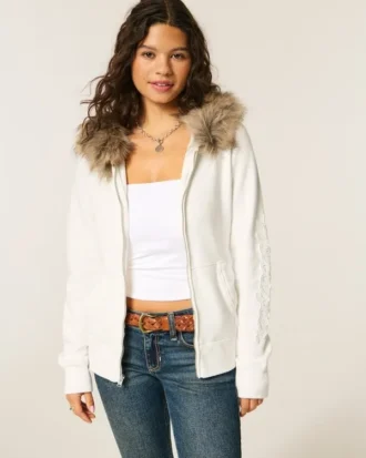 Sudadera con capucha, cremallera, ribete de pelo sintético y logotipo gráfico