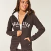 Sudadera con capucha, cremallera y logo gráfico, con forro de sherpa, de la colección Holiday Vault