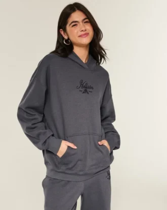 Sudadera con capucha oversize con logo brillante
