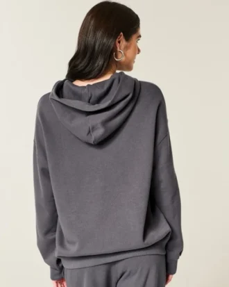 Sudadera con capucha oversize con logo brillante