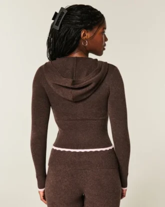 Sudadera con capucha y cremallera con dobladillo festoneado de Gilly Hicks