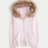 Sudadera con capucha y cremallera con ribete de piel sintética