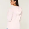 Sudadera con capucha y cuello en V