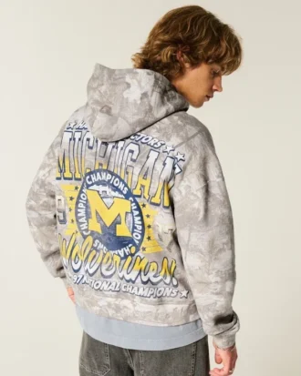 Sudadera con capucha y estampado de camuflaje de la Universidad de Michigan Wolverines