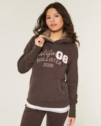 Sudadera con capucha y estampado gráfico con forro de piel sintética