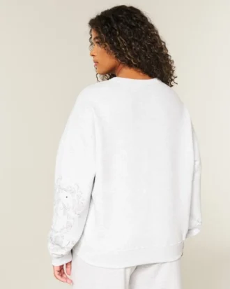 Sudadera con estampado gráfico y tachuelas
