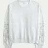 Sudadera con estampado gráfico y tachuelas