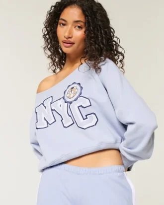 Sudadera con gráfico NYC y hombros descubiertos