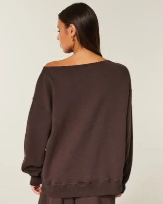 Sudadera oversize con hombros descubiertos
