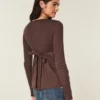 Top babydoll Henley con lazo fácil de atar