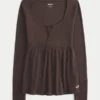 Top babydoll Henley con lazo fácil de atar