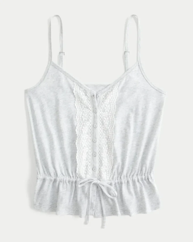 Top con peplum y detalles de encaje