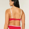 Top de bikini con aros, ribeteado y escote alto