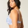 Top de bikini con aros y escote pronunciado para curvas