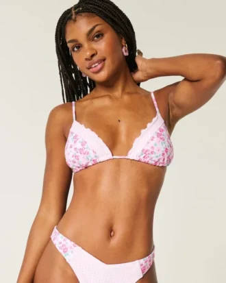 Top de bikini triangular con bordes con volantes